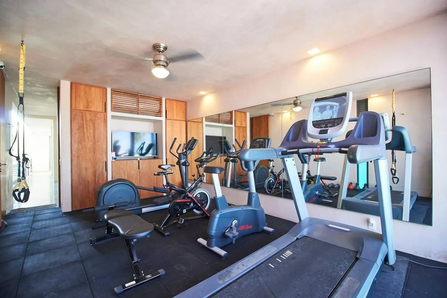Downtown 4Br Home Beach At 200M 2 Apts In One Playa del Carmen