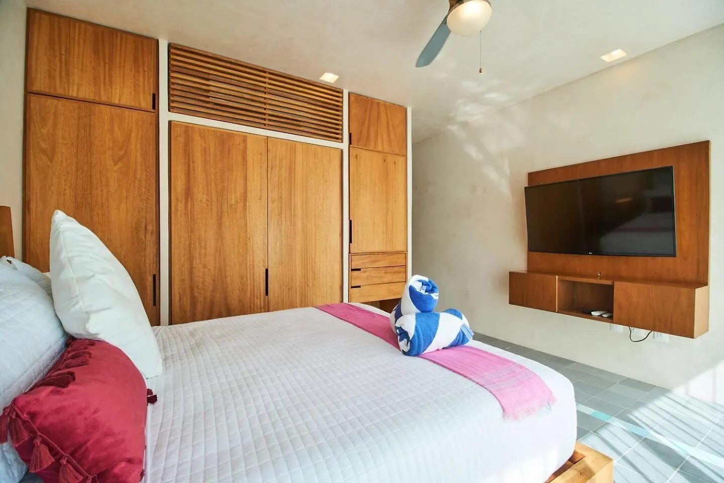 Downtown 4Br Home Beach At 200M 2 Apts In One Playa del Carmen Apartment