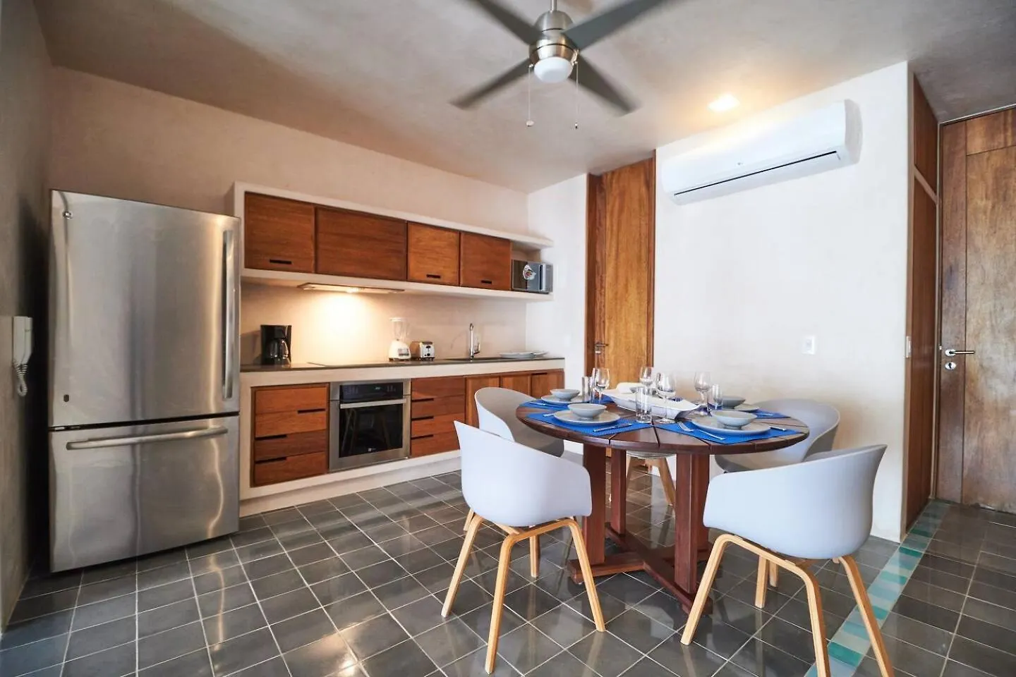Apartment Downtown 4Br Home Beach At 200M 2 Apts In One Playa del Carmen